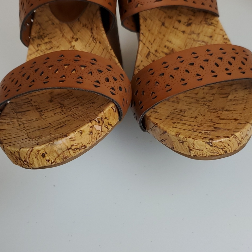 BCBGeneration brown wedge - Picture 7 of 8